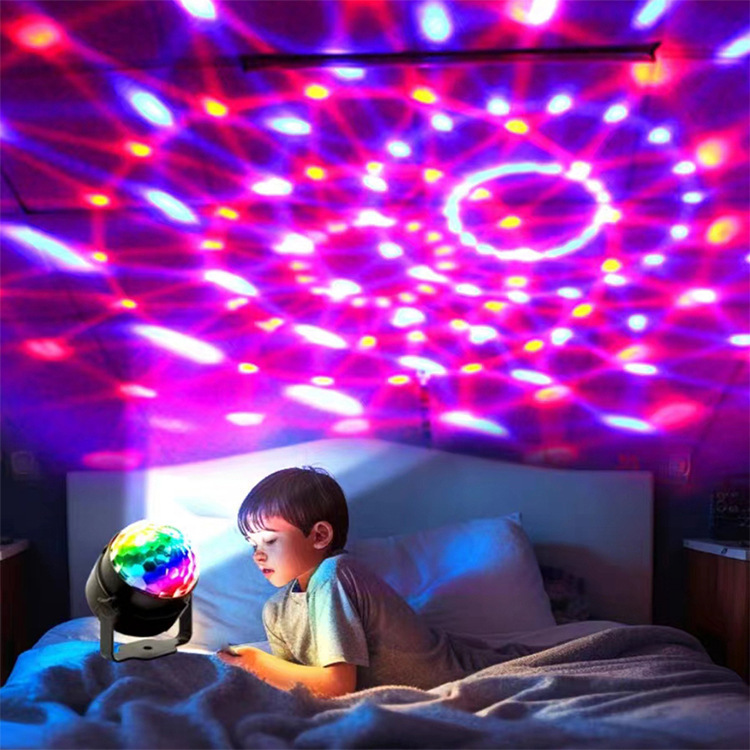 Ánh sáng đèn LED điều khiển từ xa của sân khấu RGB quay bảy màu bóng ma thuật nhỏ.