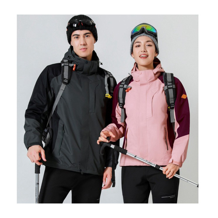 Một nhóm 20 tuổi chuyên chế đồ vest, được tổ chức bởi một đội đã chỉnh sửa nó.