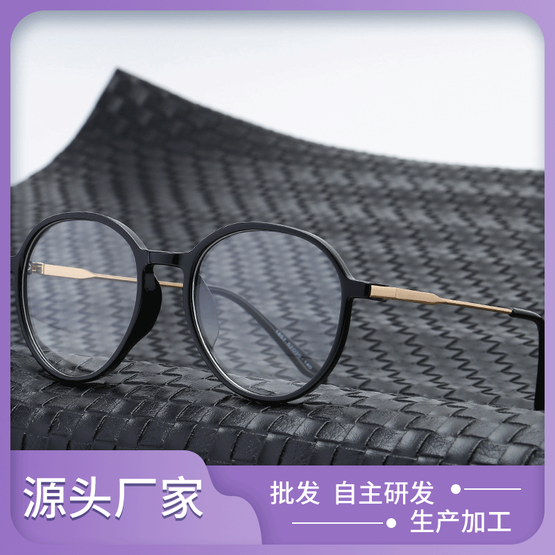 The new purple rim fashion sunglasses.