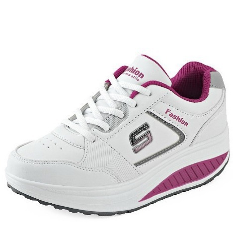 2024 Amazon Independence Station sells a lot of white-skin-scrambled pine-slops and shoes.