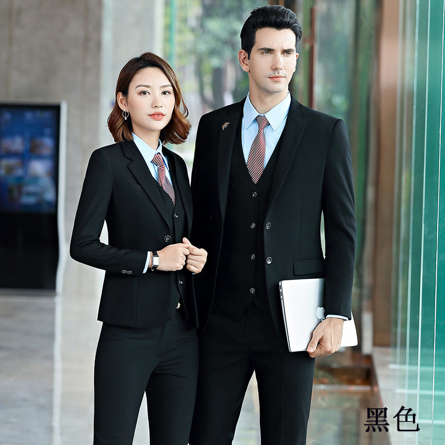 "The classic "Spring and Autumn" male and female alike, a white-suit interview girl with a suit suit.