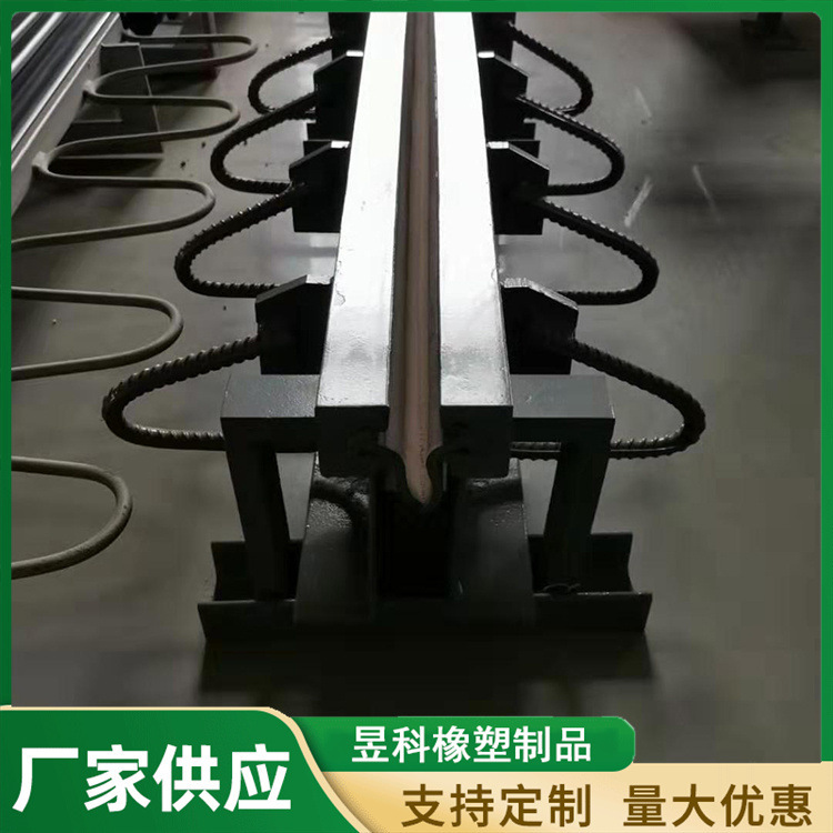 Cross-road construction bridge stretcher. Seismic V steel stretcher curved extension bridge stretcher.