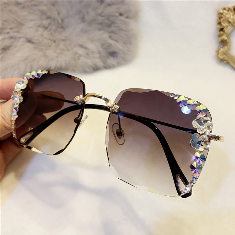 Phiên bản Hàn Quốc Đỏ của Square Water Drilling Sun Glasss.