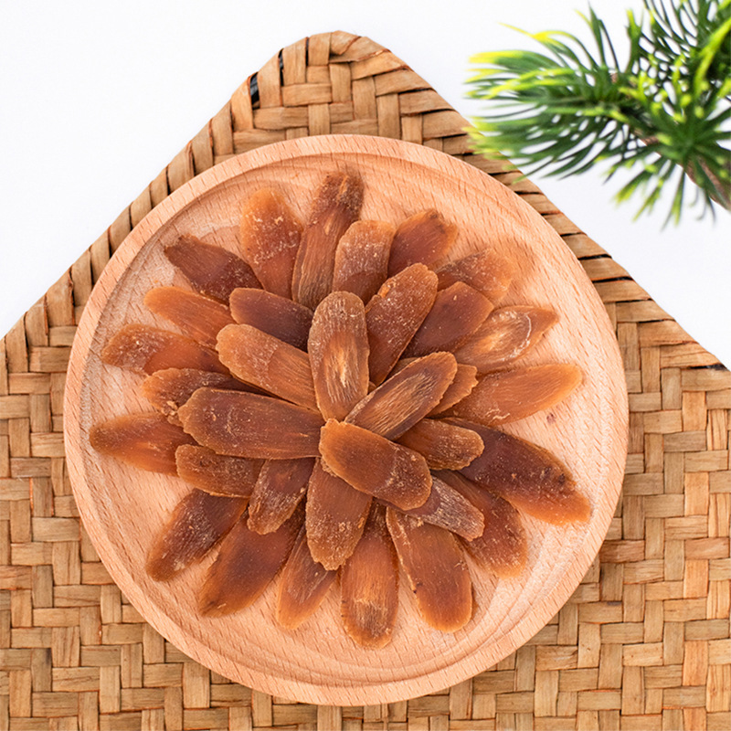 điệp khúc màu đỏ là một hộp đỏ với một lát đỏ của món súp trà múa.