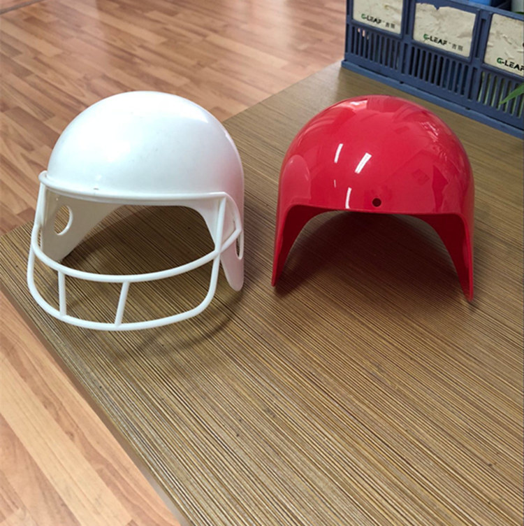 The manufacturer's plastic-forming manufactures plastic moulds.