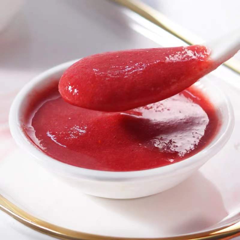 12 chai dâu lạnh, ravioli, nước chanh xoài, sữa và trà.