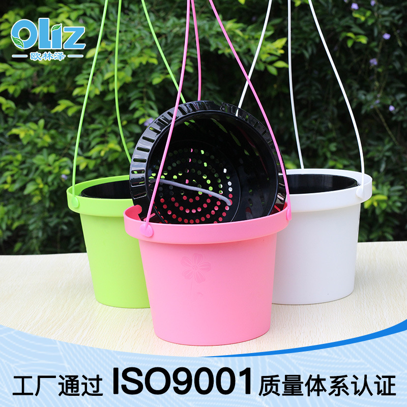 Nhà sản xuất hàng loạt Olympus đã tách những bó hoa rực rỡ màu xanh lá cây với một ly cà phê nhựa.