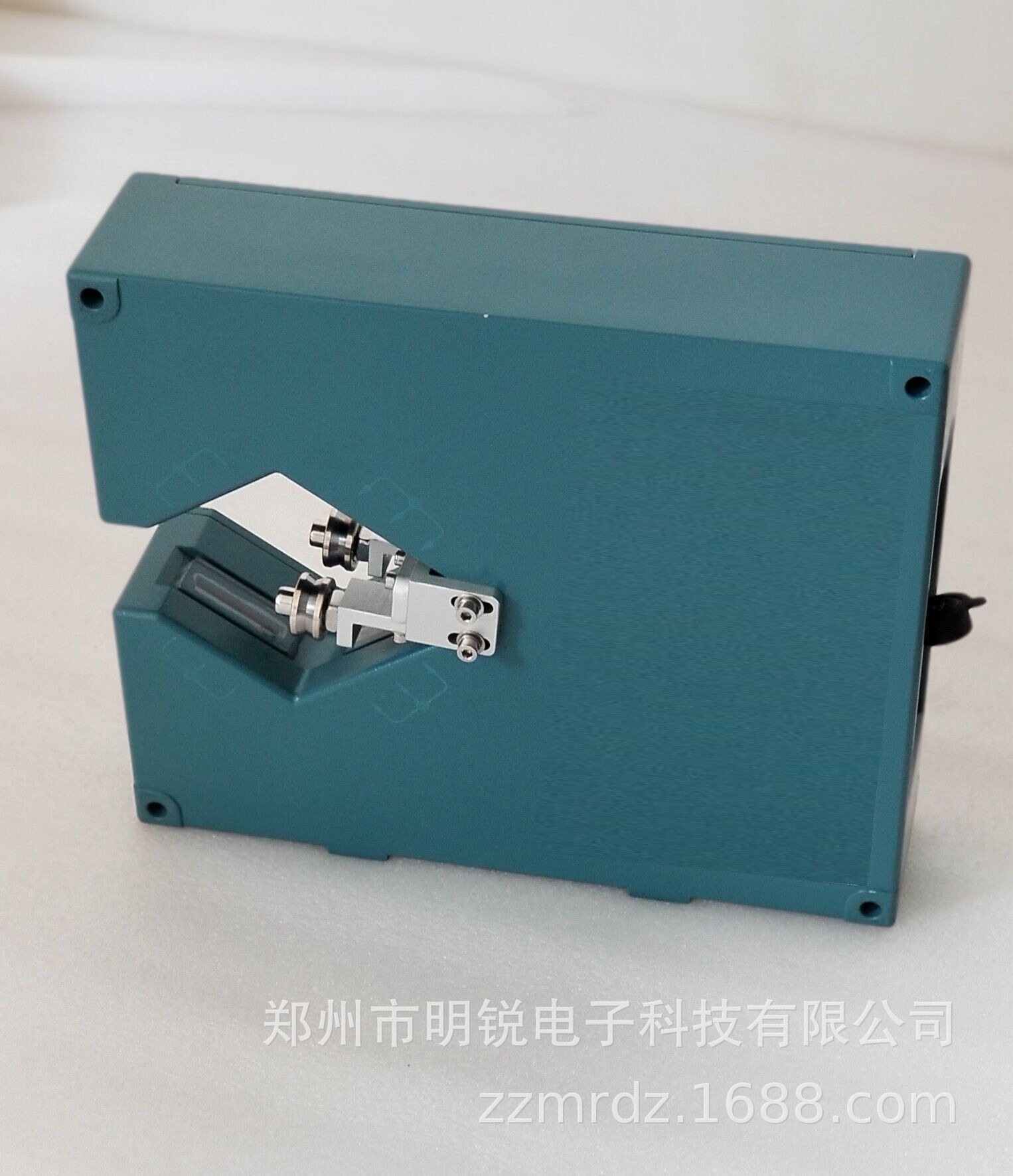 Small-scale colour-screen toucher interactive laser gauge