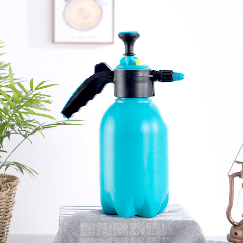 Một cái nồi tẩy rửa thú nuôi từ xa, một cái nồi phun nước nhỏ.