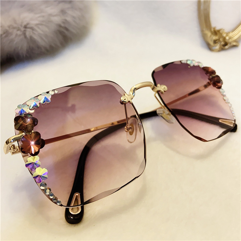 Phiên bản Hàn Quốc Đỏ của Square Water Drilling Sun Glasss.