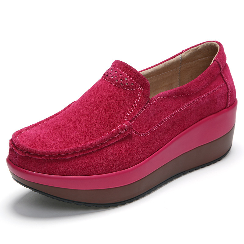 A woman's shoes, 2024 Autumn sneakers, an older Amazon mother's shoes, one by one.