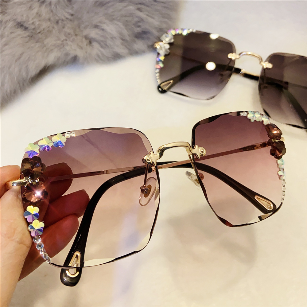 Phiên bản Hàn Quốc Đỏ của Square Water Drilling Sun Glasss.