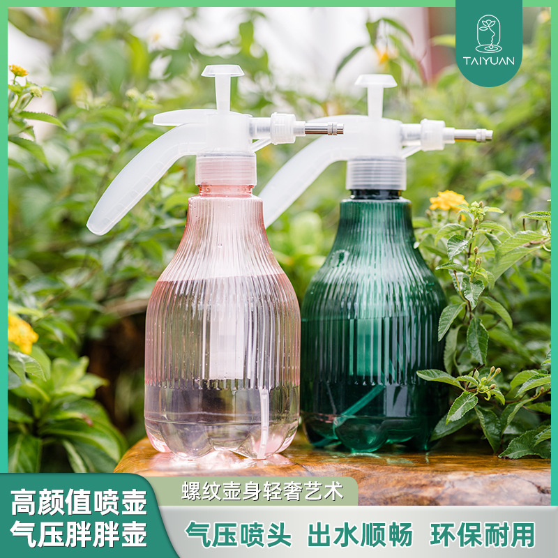 Những bi-đông được dùng để khử trùng hàng loạt và làm sạch bởi máy phun áp lực từ xa.