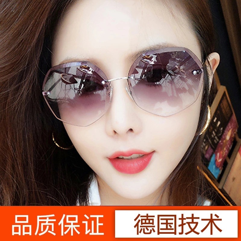 Kính râm mới của Hàn Quốc, bị cắt đa giác, bán nóng cho kính râm của mạng lưới sao màu đỏ.