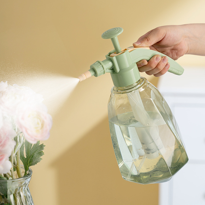 1.5 Các nhà văn hóa học đổ những bi-đông với áp suất không khí, bi-đông trong suốt, bình xịt nhà