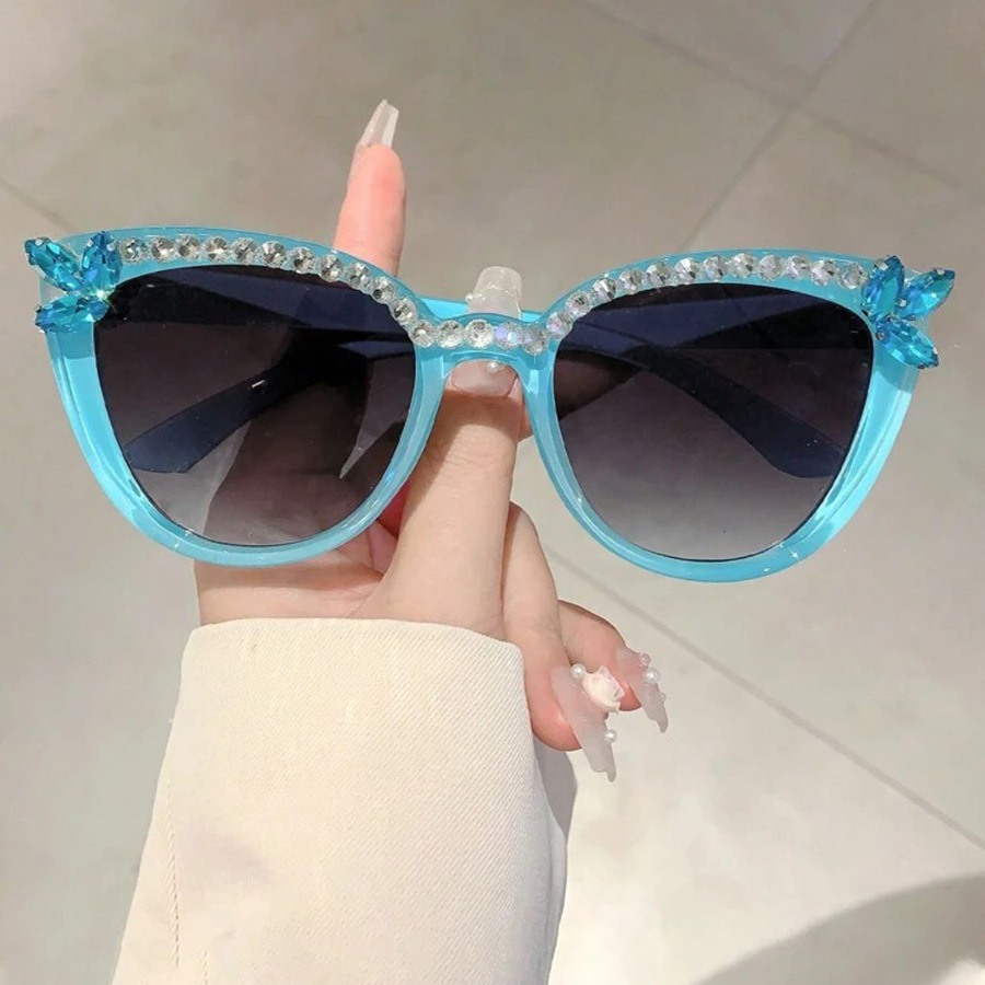 Loại mới với kính râm, màu đỏ, ống nghe.