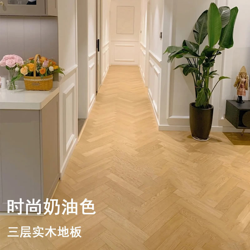 Three layers of oak floor cream, multi-layered wood-composite floor warms the ENF sculptor.