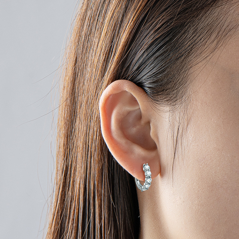 Tiểu Sách Đỏ là hương thơm, móng tay sang trọng của Mosanstones 925.