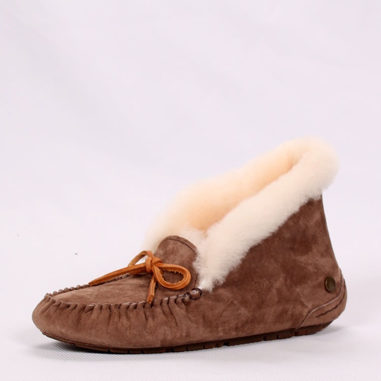 The factory sells one-size-fits-all autumn and winter wool boots and velvet princess shoes and warm bean shoes 4806.