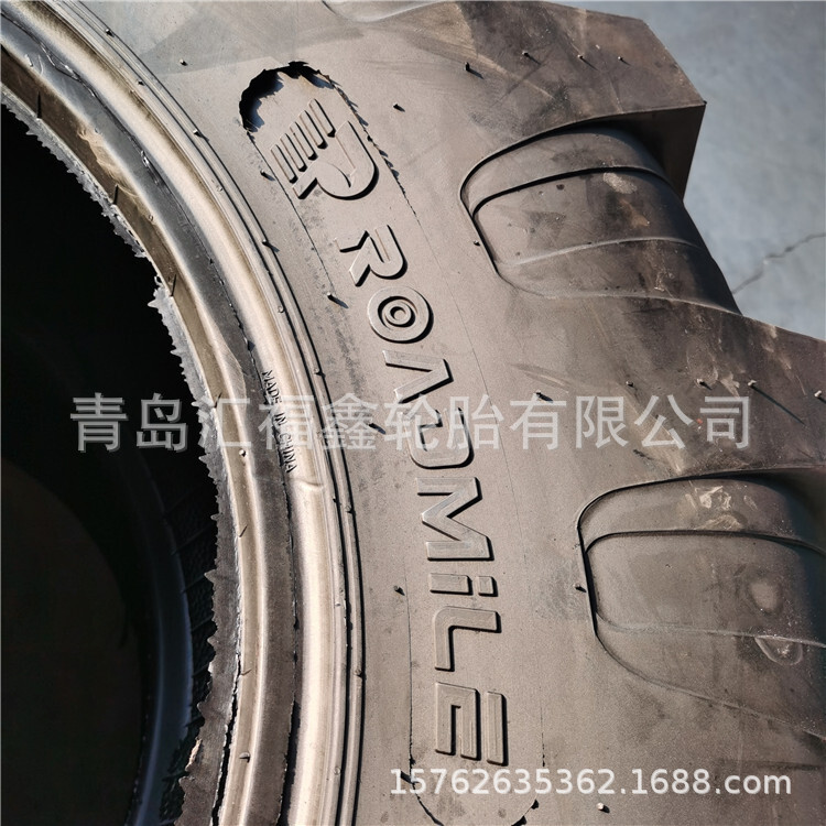 Supply of two busy tyres, JCB excavating loader tyres R-4