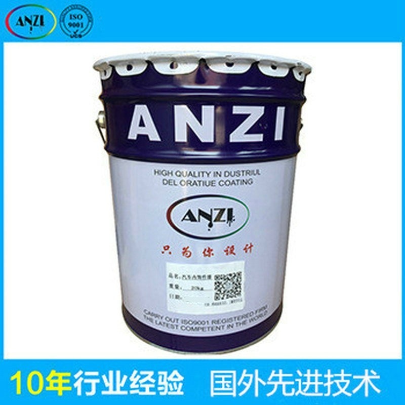 Nhà máy sơn hợp kim Aluminium với các bồn chứa dầu bên ngoài bức tường bằng thép sơn màu trắng