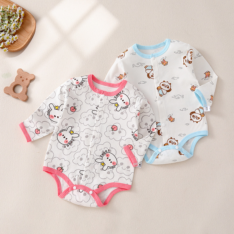 Đứa bé với một đứa bé với cái còng kéo dài và đứa bé không có xương ở dưới cùng, với cái bông khỏa thân.