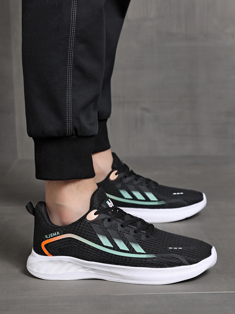 The summer new couple's air-receiving sport is full of fashion and shoes.