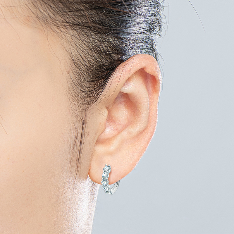 Tiểu Sách Đỏ là hương thơm, móng tay sang trọng của Mosanstones 925.