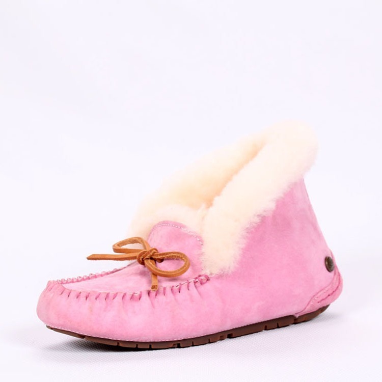 The factory sells one-size-fits-all autumn and winter wool boots and velvet princess shoes and warm bean shoes 4806.