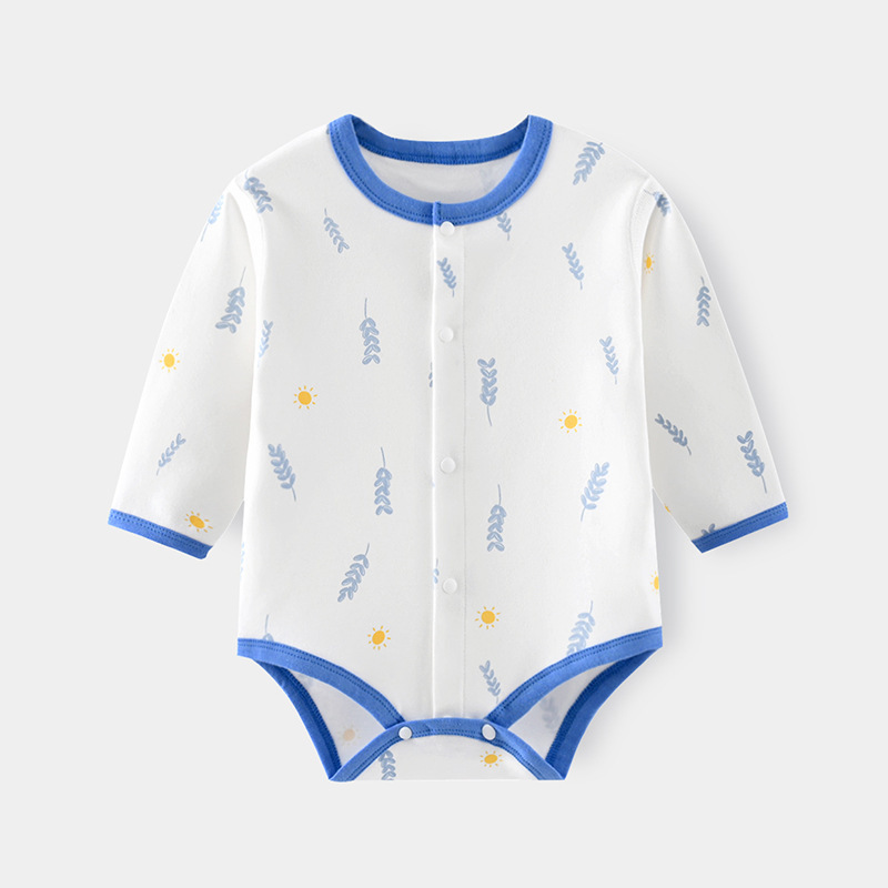 Một đứa bé với một pajama và một đứa bé với một đứa bé với một cái quần lót dài duyên dáng.