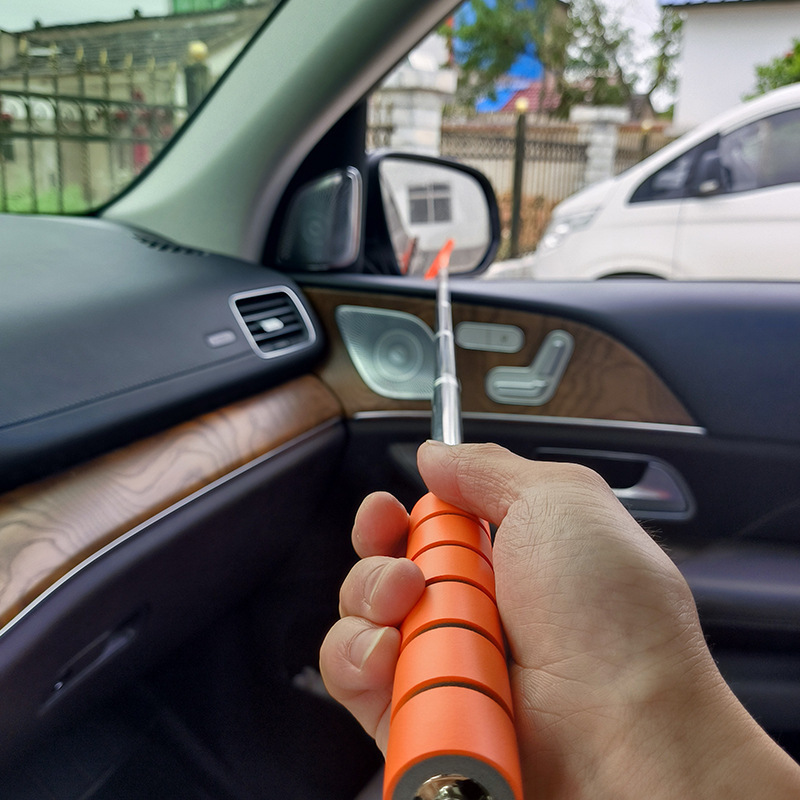 A 1-metre stretcher of a vehicle's rear-view mirror.