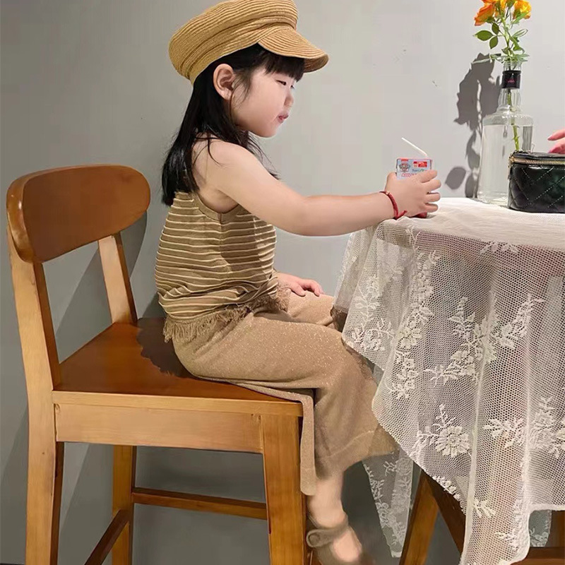 Quần lọt khe sọc sọc của cô gái lạnh lẽo, chân rộng 9 phút, bộ quần áo mới mùa hè.