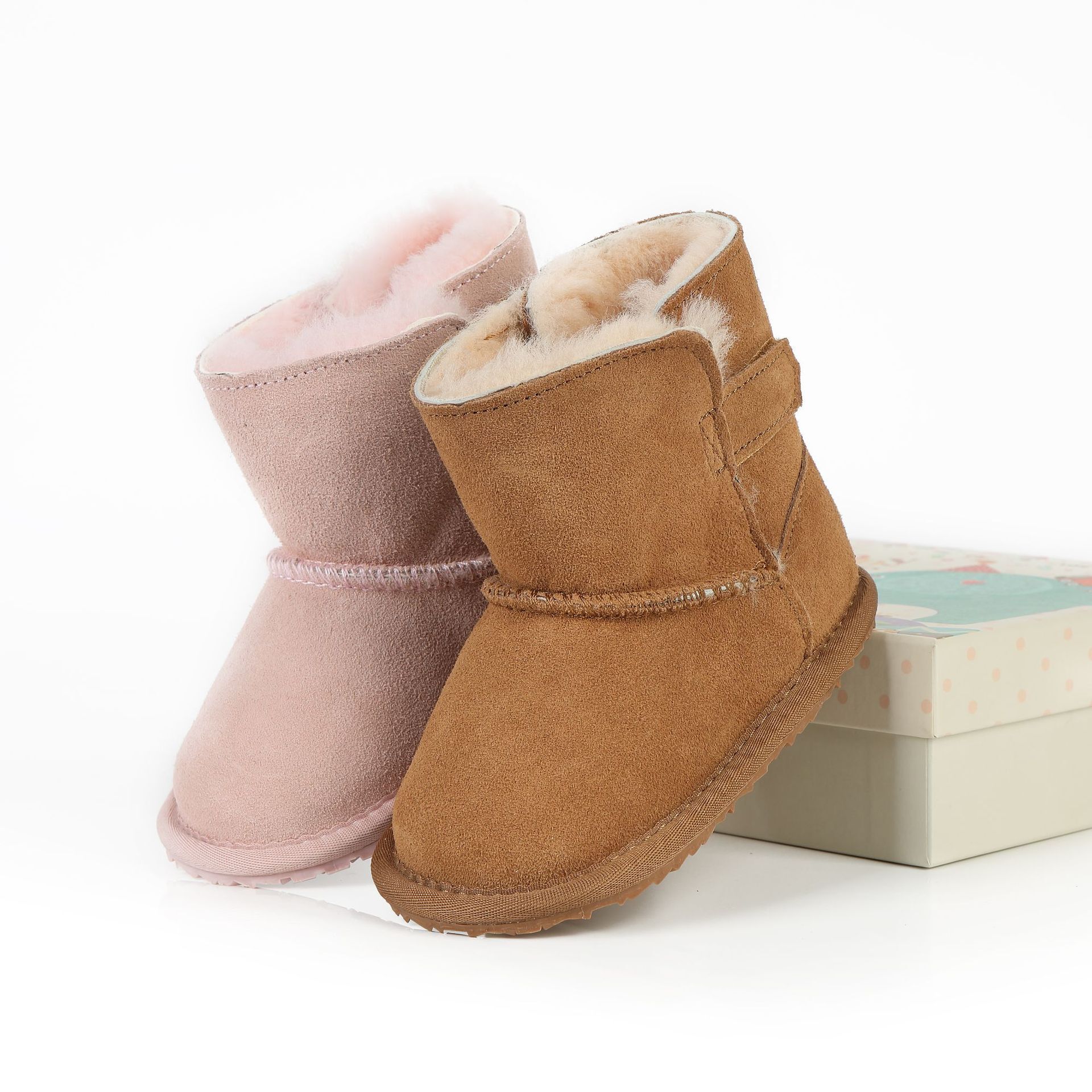 Autumn and winter children's wool-skinned shoes, snow boots and magic for easy access to foreign trade