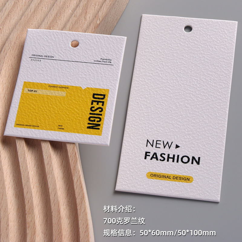 A high-end cap, a logo-roland gratuity, and a thick card license to make a dress card.