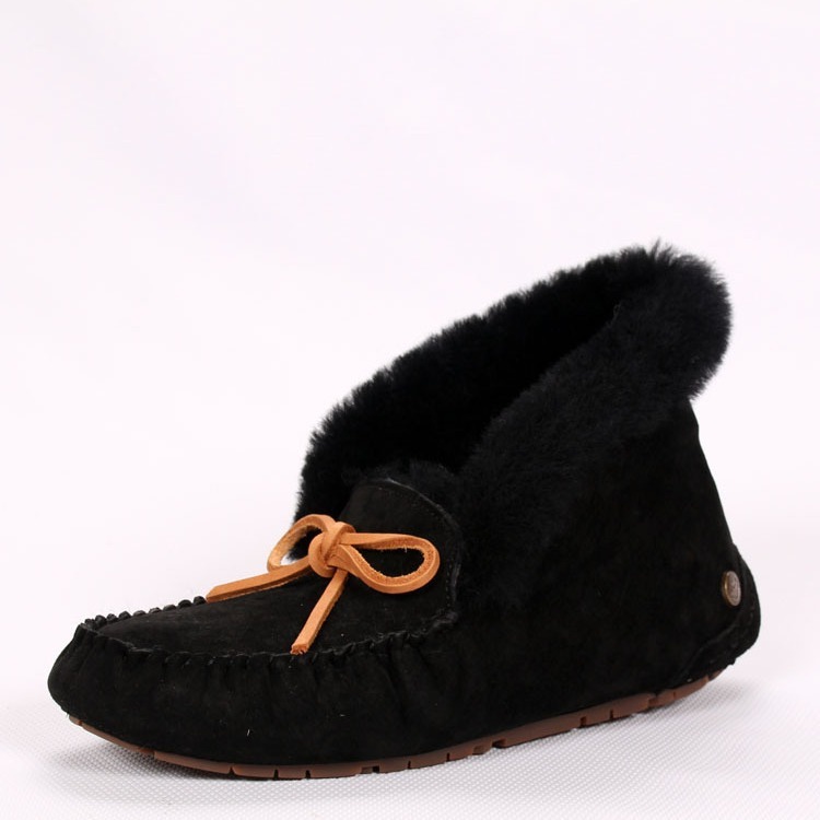 The factory sells one-size-fits-all autumn and winter wool boots and velvet princess shoes and warm bean shoes 4806.