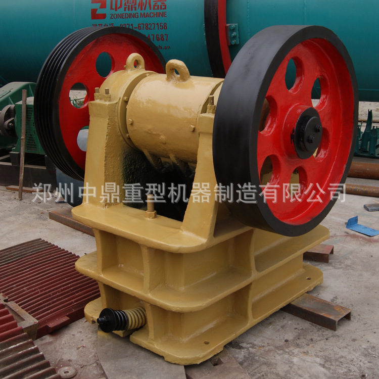 Crushers, pebbles, sandstone production line breakers, concrete breakers.