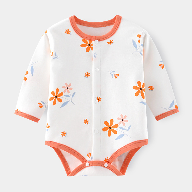 Một đứa bé với một pajama và một đứa bé với một đứa bé với một cái quần lót dài duyên dáng.