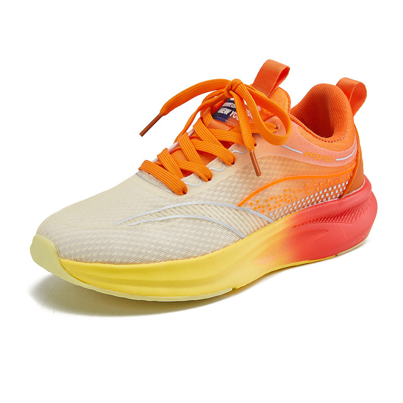 The new spring and autumn sneakers, the ice-cracker net, light-trucking rubber floors, smooth-drive shoes.