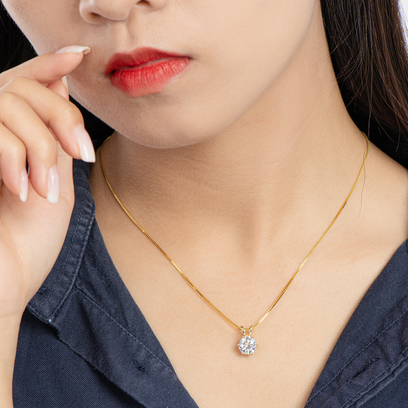 Giao dịch thương mại với chuỗi 925 bạc cổ điển.