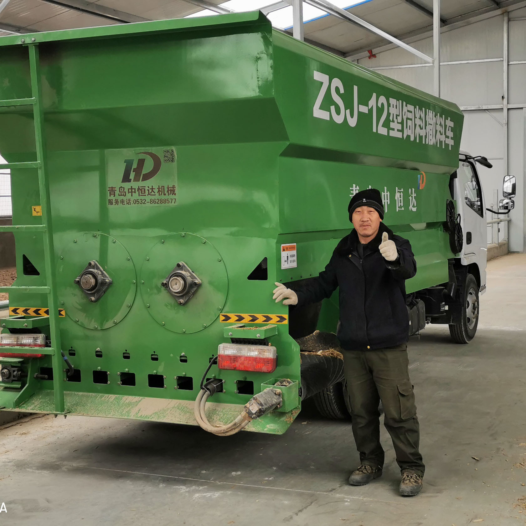 The new light-calorie forage truck, double-side for cattle and goat for four-wheel for heat.