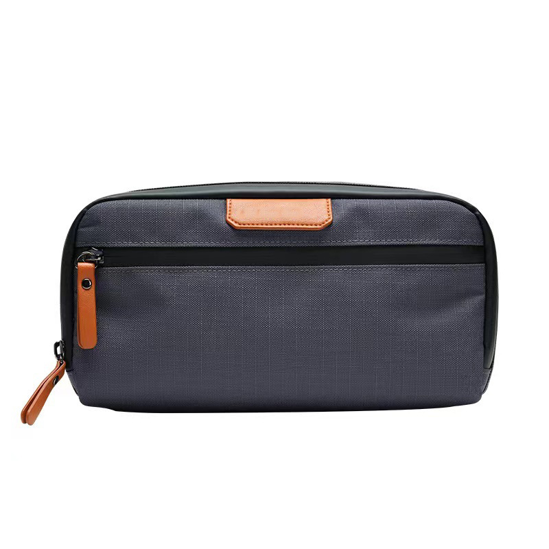 Travel washbags apply to shaving bags for men and women.