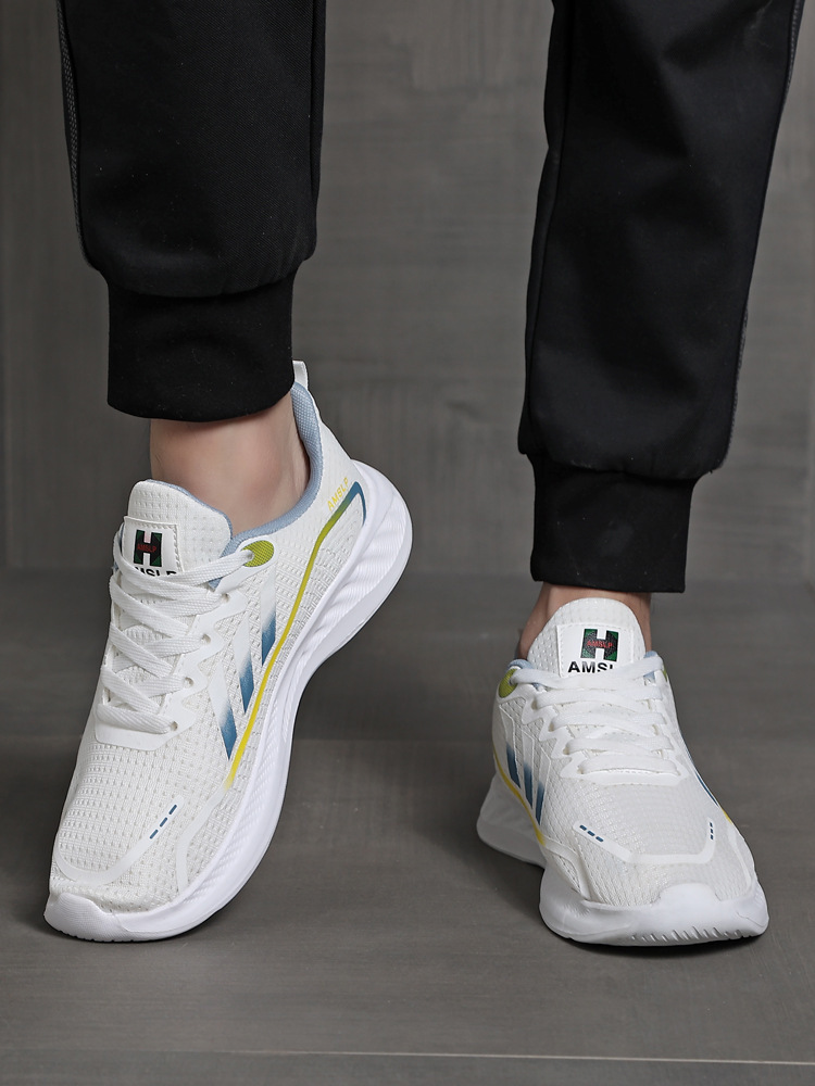 The summer new couple's air-receiving sport is full of fashion and shoes.