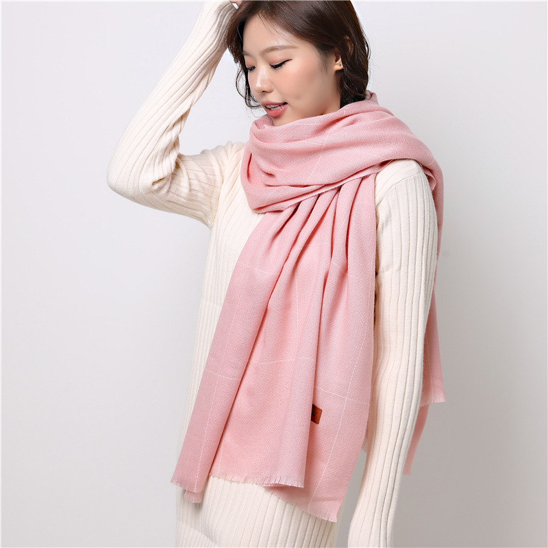 Spring and summer fresh, pure-coloured, hairy-sweet shawl with a beach warmer shawl.