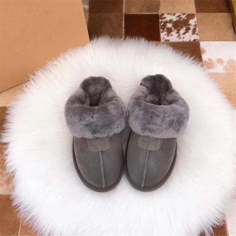 In the winter, one-size-fits-all boots, one-for-one-speech slippers.