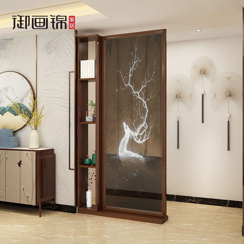 The new Chinese storage screens cut off the living room room, and the decorated bookstore is accessible.