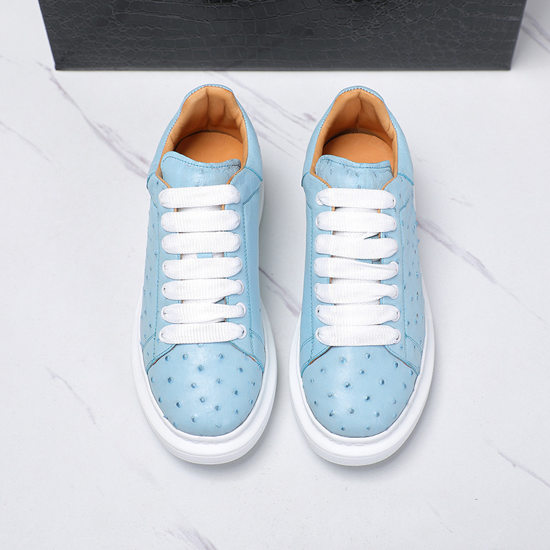 In 2023, the couple had a light blue-leaved ostrich skin PU in the spring of summer.