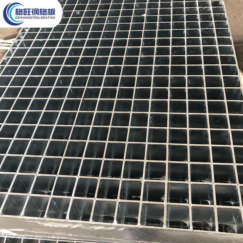 Plugboard interpolation of steel plating grids between steel pegs and steel plating plating grids of steel plating platform heavy pegs