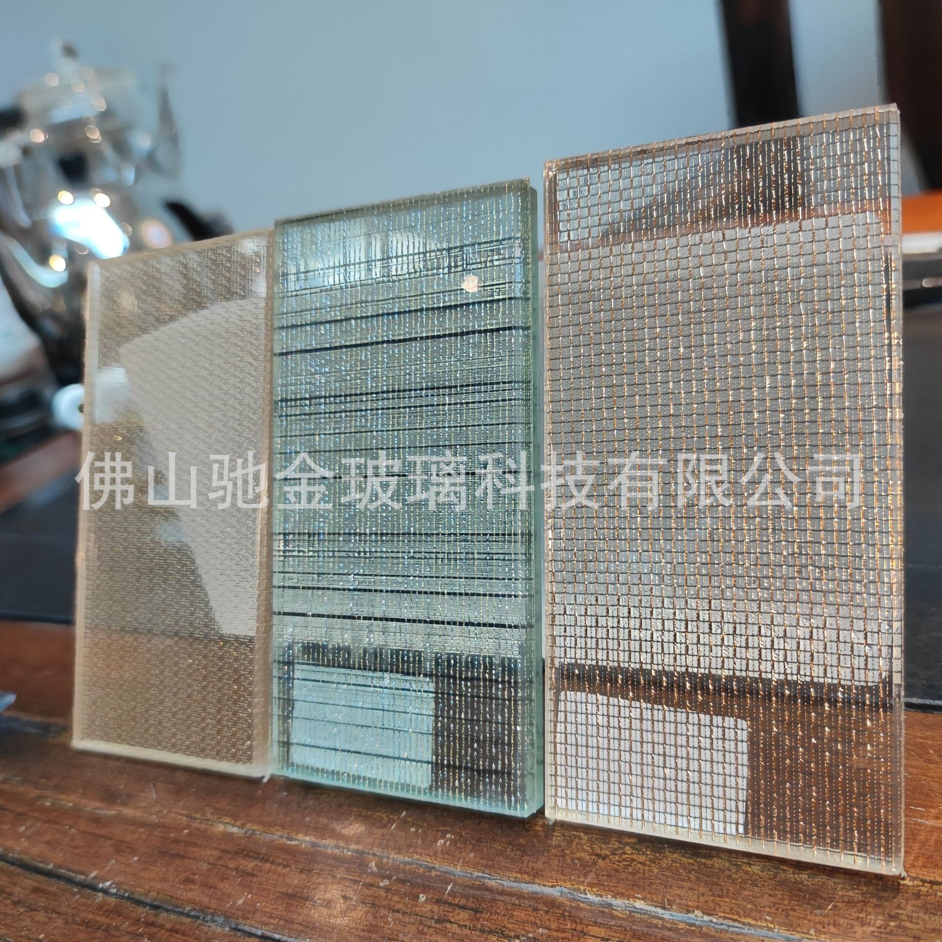 Fuoshan's direct supply of silk-coated glass, screens cut through silk-coated glass.