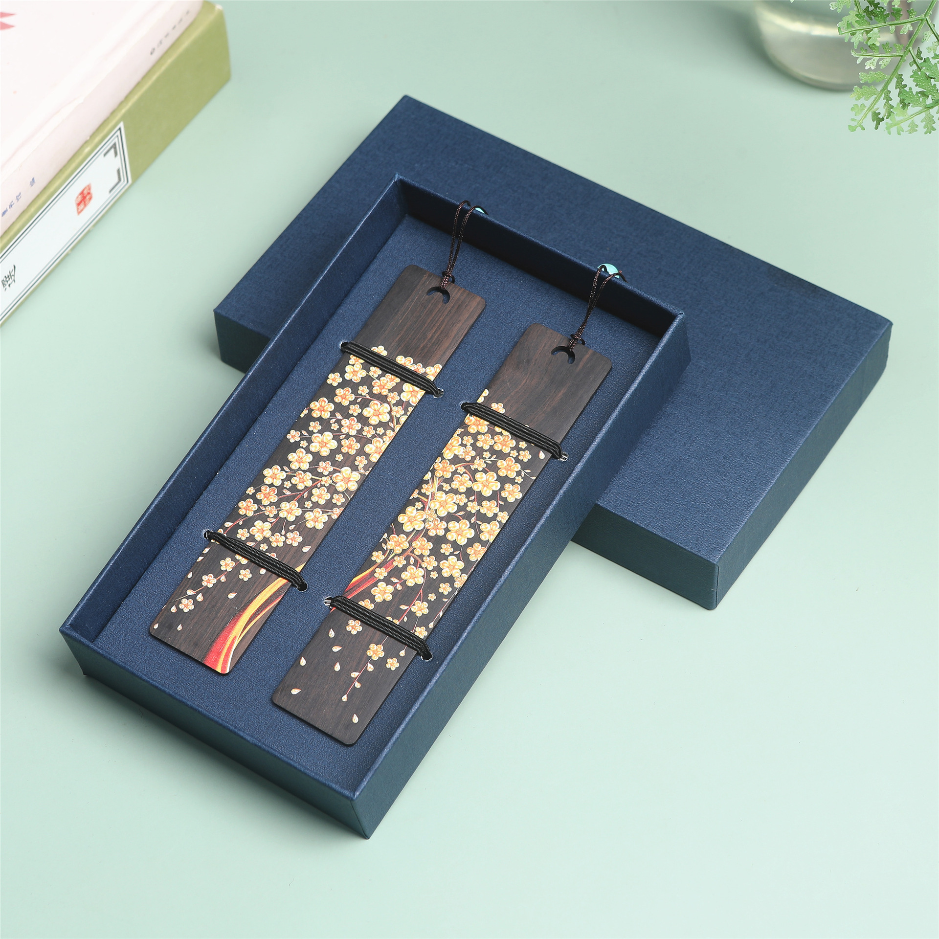 Một món quà từ Công ty Đánh dấu Kho báu Mangwood.