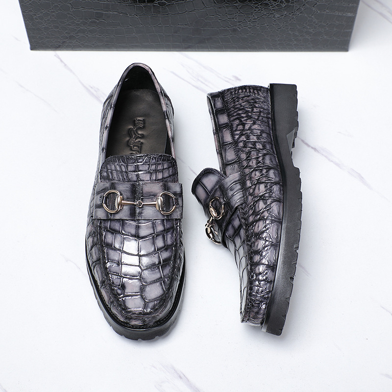 In 2023, the new gator skin was manually polished with the leather of a man's leisure business shoes.